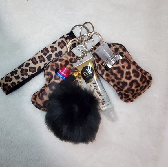 Cute Keychain Accessory - Picture 3 of 4